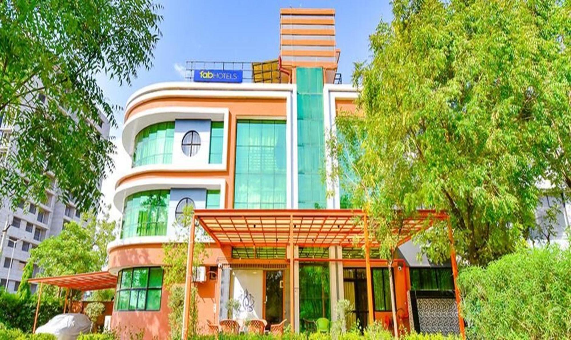 Fabhotel Siddharth Corporate - Vavol, Гандинагар Екстериор снимка
